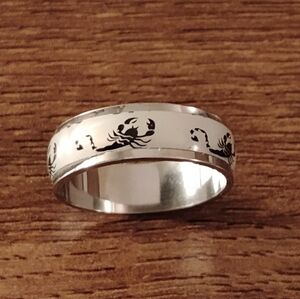 scorpion black white spinner ring